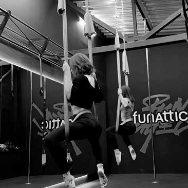 Групове тренування з аеростретчингу у фітнес-студії SoulFit