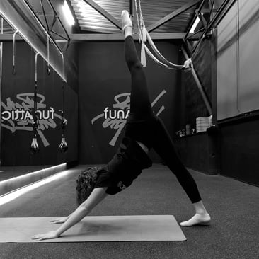 Групове тренування зі стретчингу у фітнес-студії SoulFit